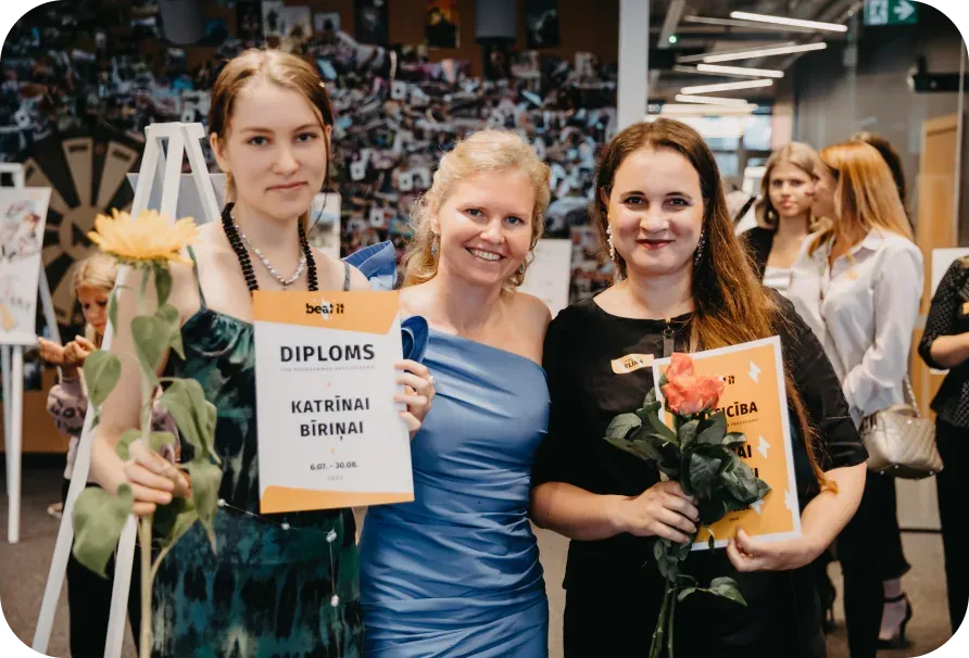 Three beat it participants holding their programme diplomas at the closing event